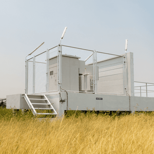 Field of solar panels with an energy storage station